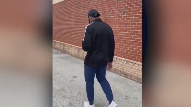 Man makes off with woman's phone without paying her for it