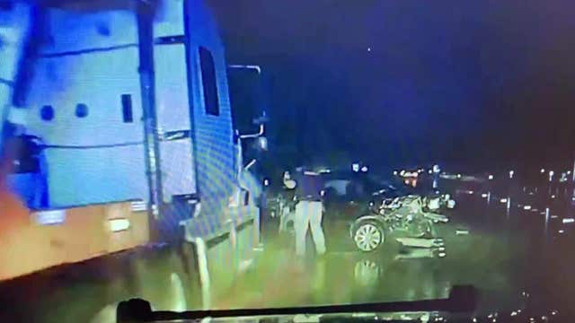 Texas sheriff's deputy has close call with semi-truck on highway