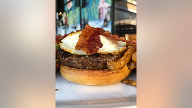 Burgers with Buck visits Midtown's Apres Diem