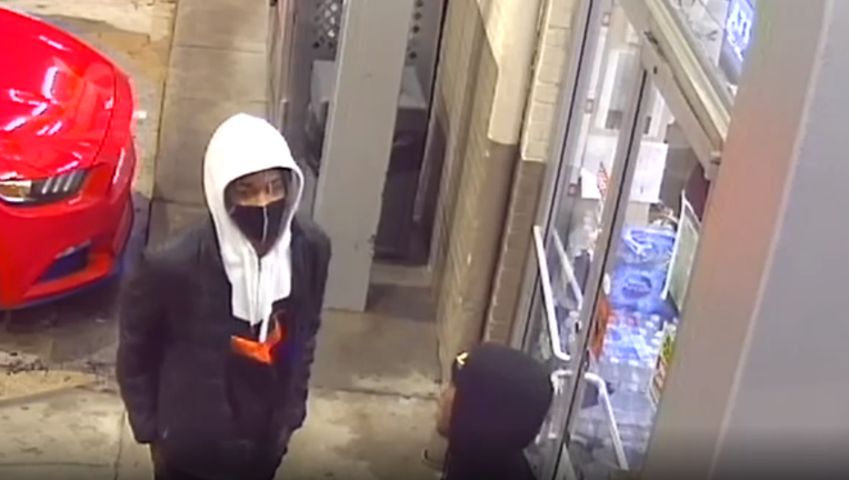 Atlanta Police Looking For Suspects In Armed Robbery 2115
