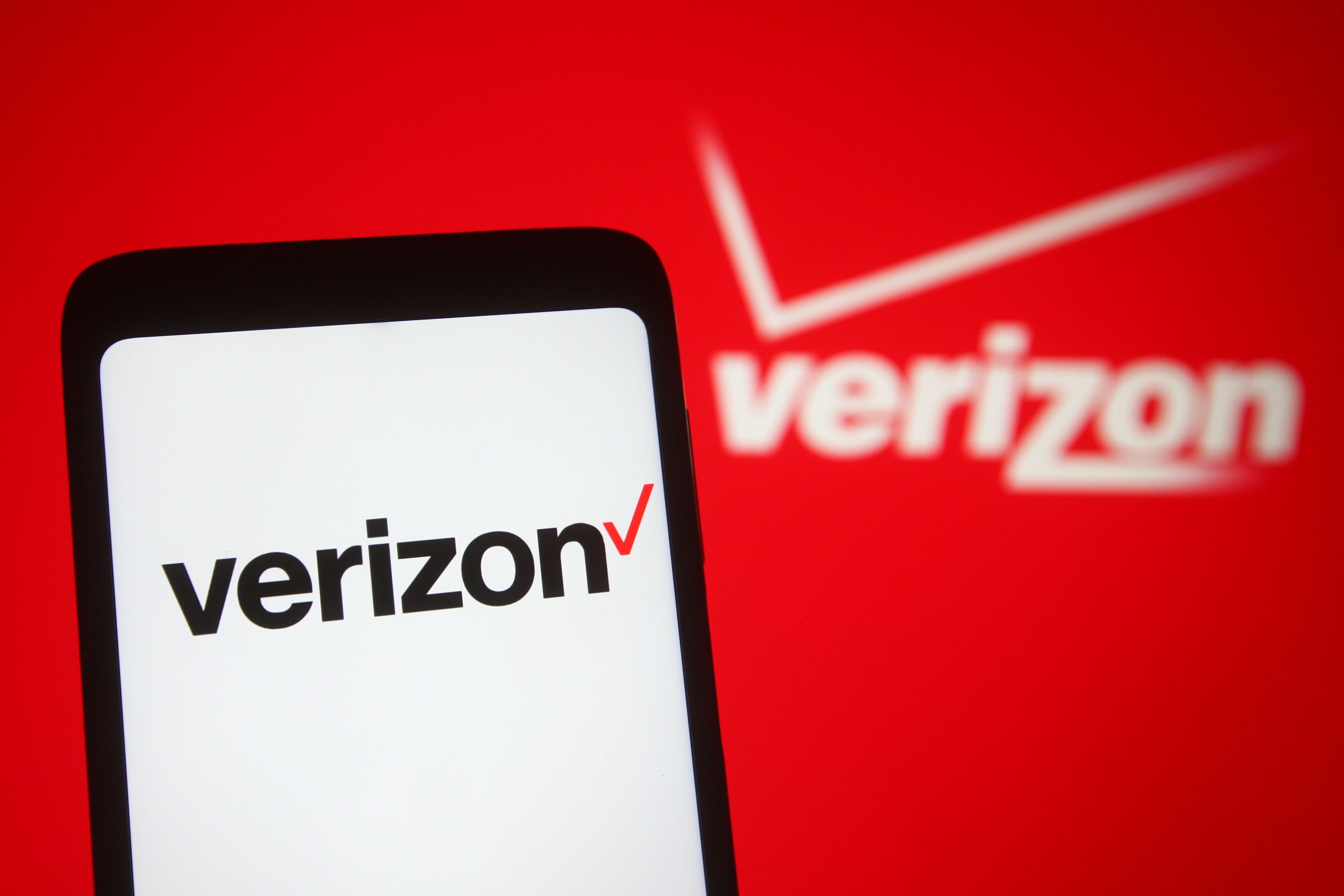 Beware of fake Verizon refund messages after last week's outage