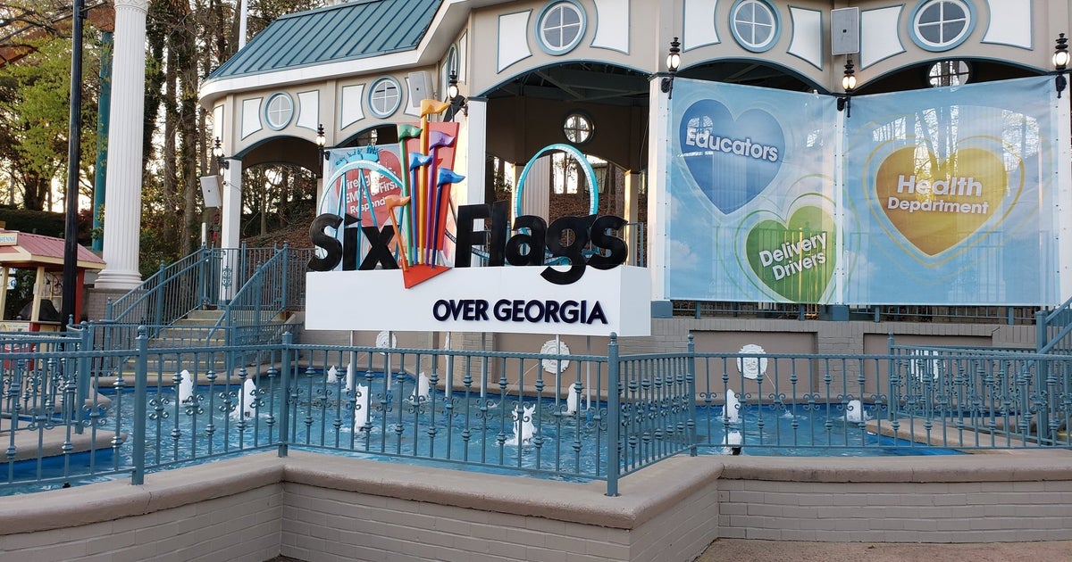 4 struck by fallen tree near Six Flags Over Georgia entrance