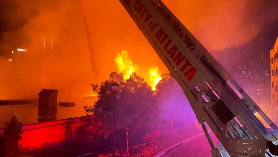 Firefighters save Midtown apartment building from huge warehouse fire
