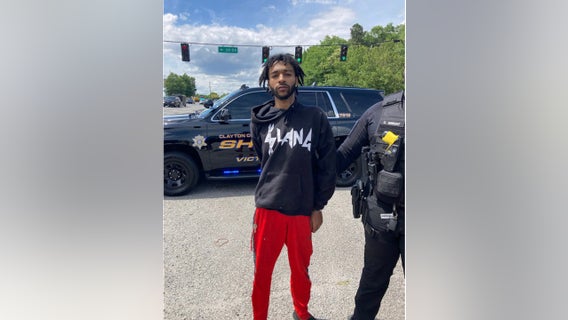 Man robs, fires at victims' feet before fleeing, sheriff's office says