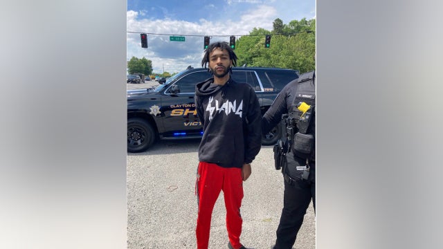 Man robs, fires at victims' feet before fleeing, sheriff's office says