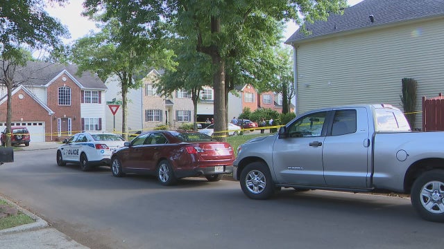 Man, woman found dead in car in front of Gwinnett County home, police say