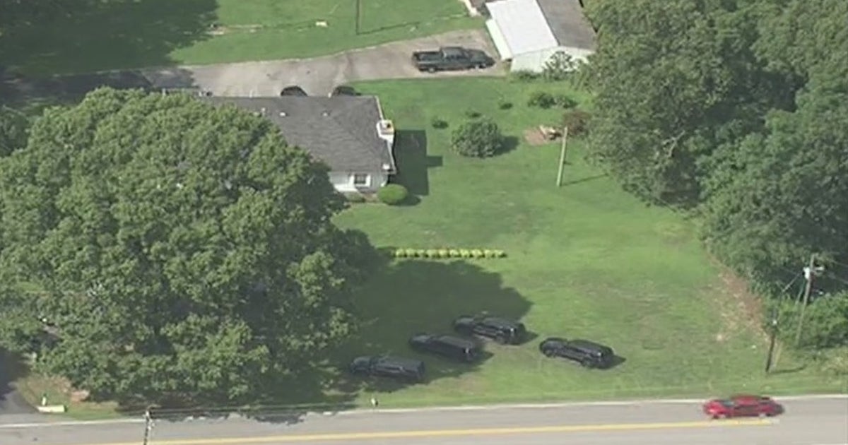 Manhunt underway in Paulding County after car chase, police say | FOX 5 ...