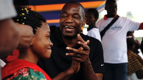 Hawks All-Star Dikembe Mutombo backs using drones to deliver COVID-19 vaccine