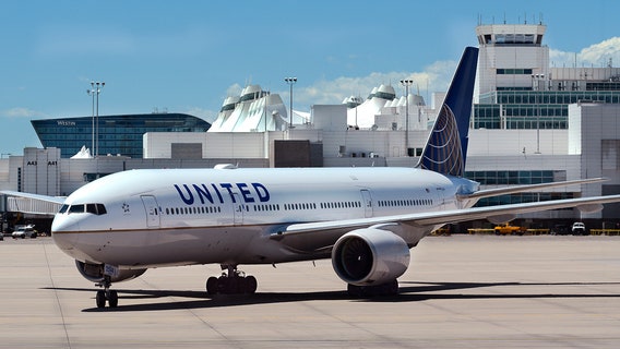 United offers flight attendants extra pay, vacation for proof of COVID-19 vaccination