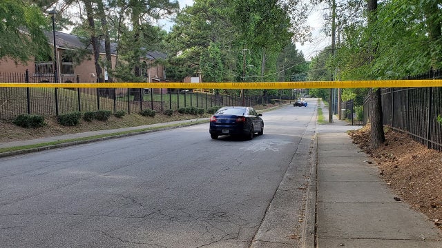 Deadly shooting investigation at northwest Atlanta apartment complex, police say
