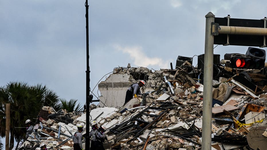 21496e1e-US-COLLAPSE-BUILDING