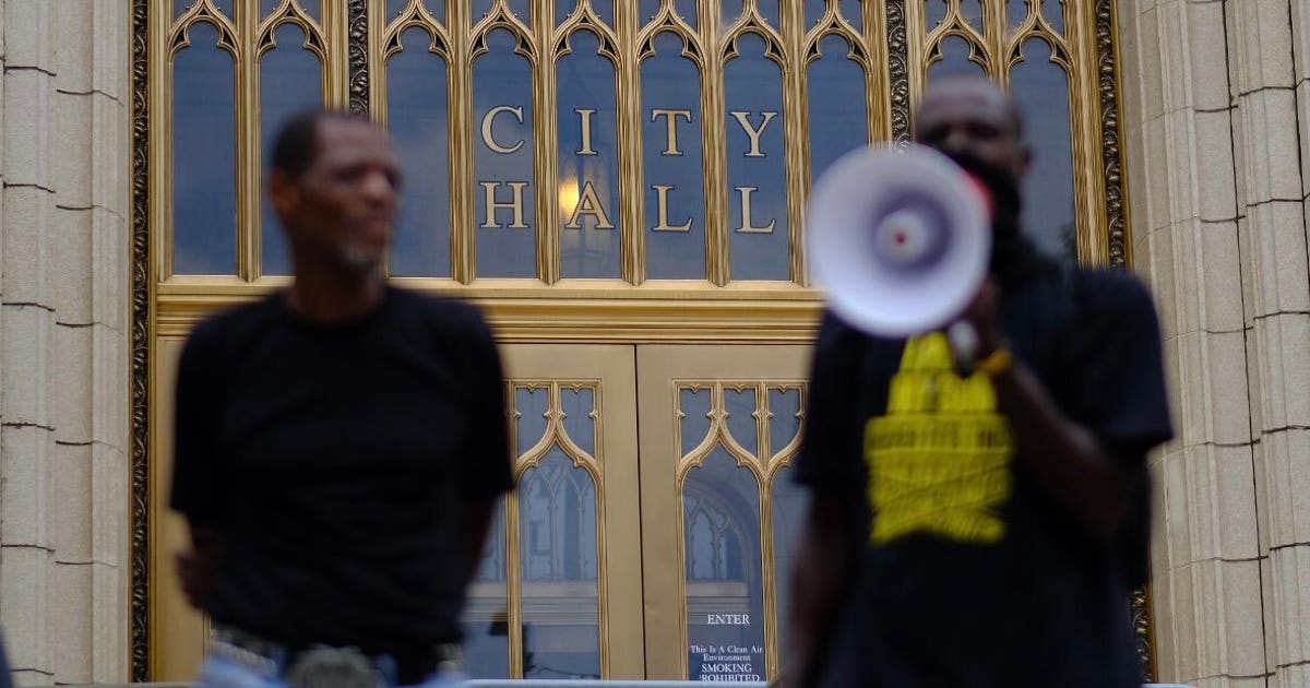 Protestors call on Atlanta City Hall to address needs of homeless | FOX ...