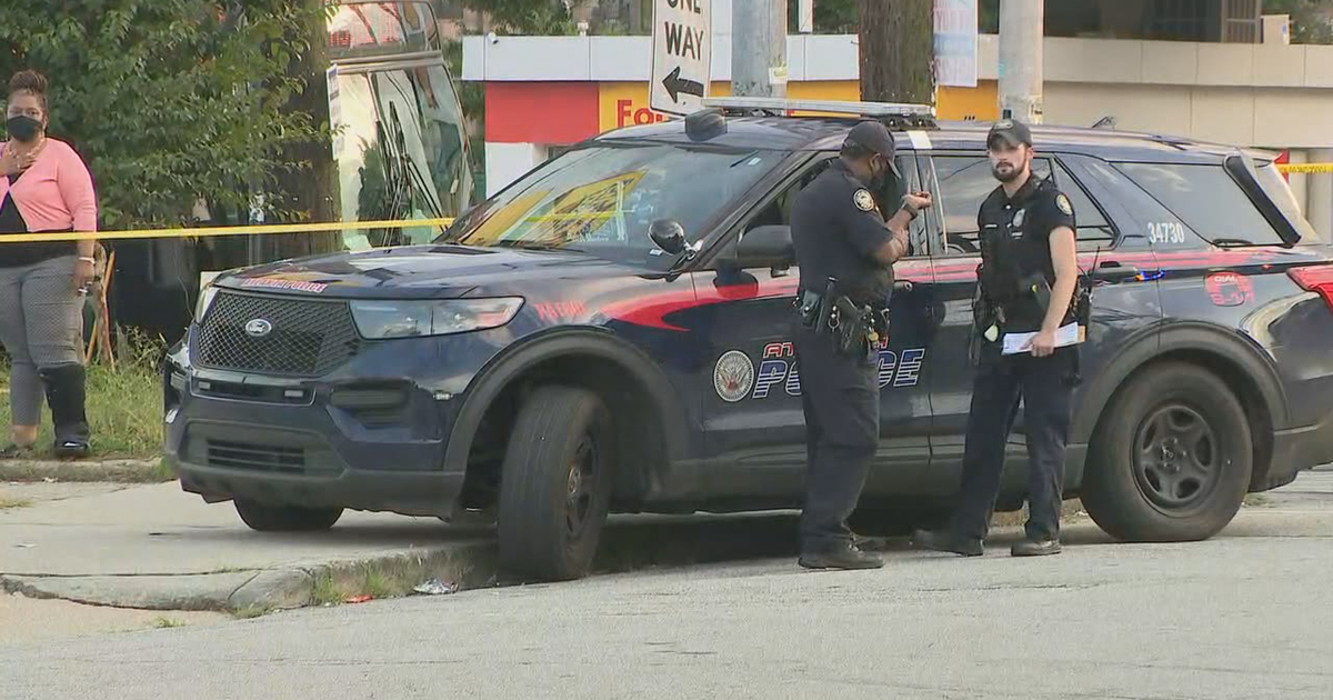 Police investigate deadly shooting at southwest Atlanta gas station ...