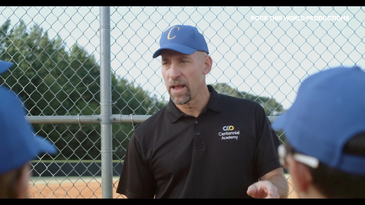 John Smoltz adds humor to Hall of Fame speech