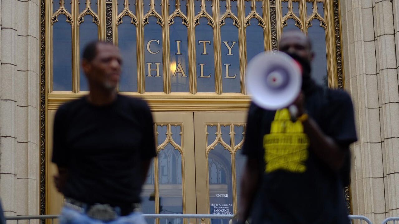 Protestors Call On Atlanta City Hall To Address Needs Of Homeless | FOX ...