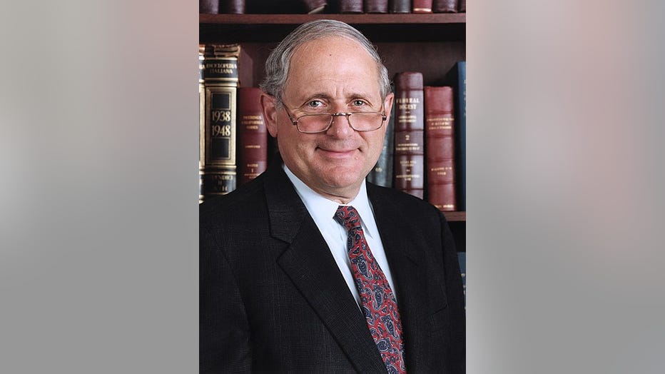 428px-Carl_Levin_official_portrait