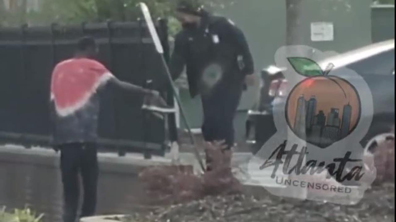 Atlanta Police Officers Act Of Kindness To Homeless Man Caught On Camera 