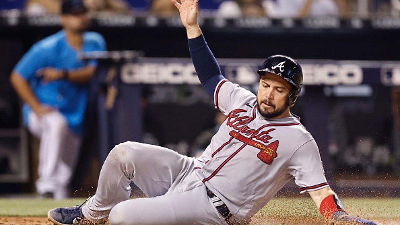 Braves – Nationals: Travis d'Arnaud funny reaction to getting hit
