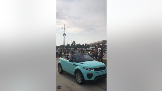 Hundreds gather to welcome Simone Biles home from Tokyo Olympics