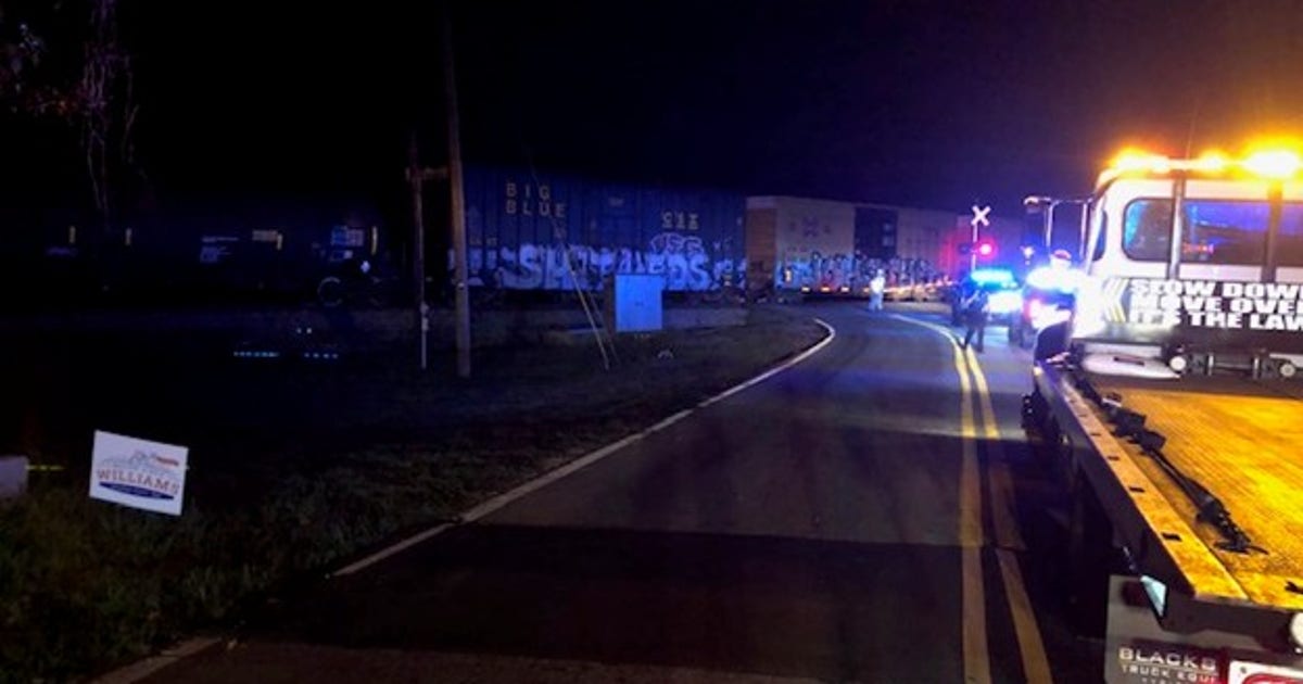 Car crashes into train in Union City | FOX 5 Atlanta