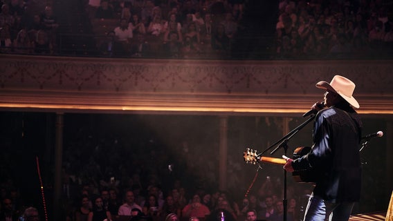 Alan Jackson reveals nerve condition affecting his balance