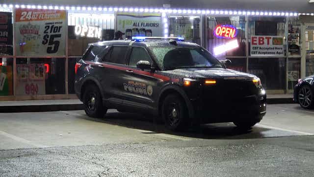 Atlanta store clerk accused of shooting customer in face