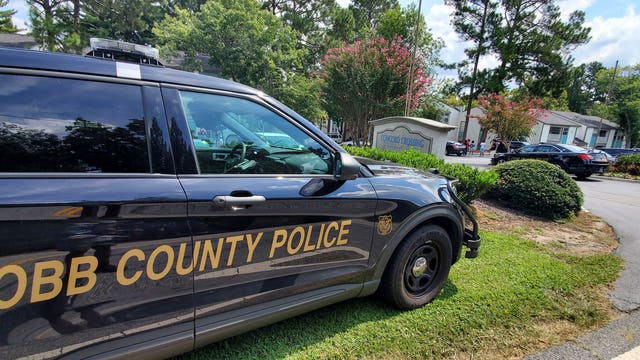 Hostage rescued, suspect killed standoff at Smyrna apartments, police say