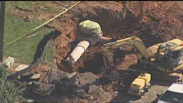 Roswell emergency crews respond after contractor strikes gas main