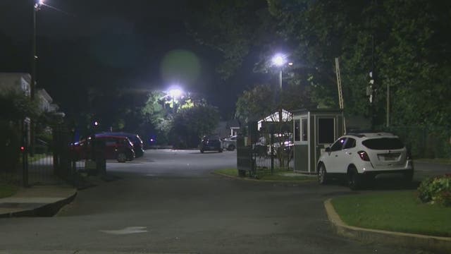 Three shot at northwest Atlanta apartment complex