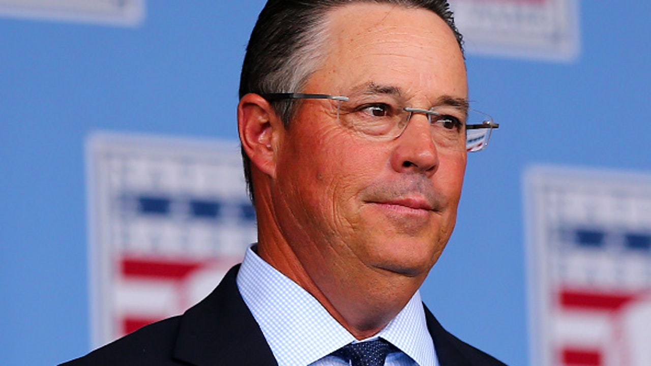 Atlanta Braves legend, World Series Champ Greg Maddux to throw out  ceremonial first pitch of Game 5