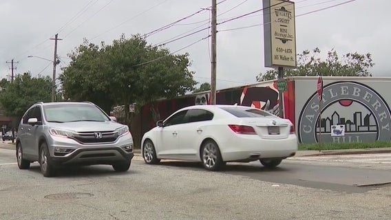 Gunman puts driver in headlock during Castleberry Hill carjacking, motorist says