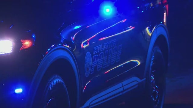 Body found inside car in SW Atlanta, police investigate