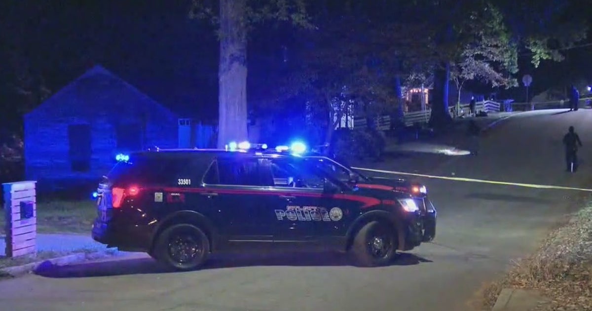 Man found shot to death outside vacant SW Atlanta home | FOX 5 Atlanta