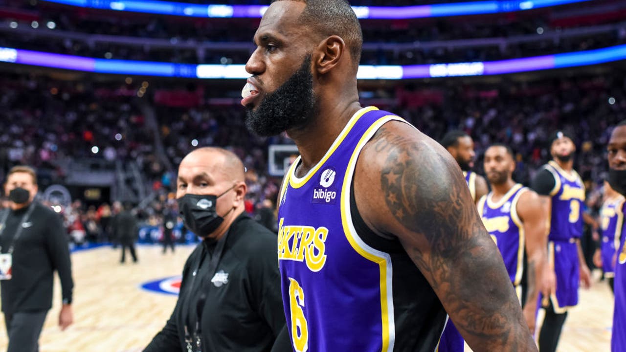 LeBron James, Isaiah Stewart ejected in Lakers-Pistons fracas – Orange  County Register