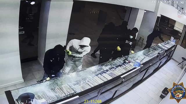 Surveillance video: East Bay diamond store cleaned out; robbers smash cases with hammers