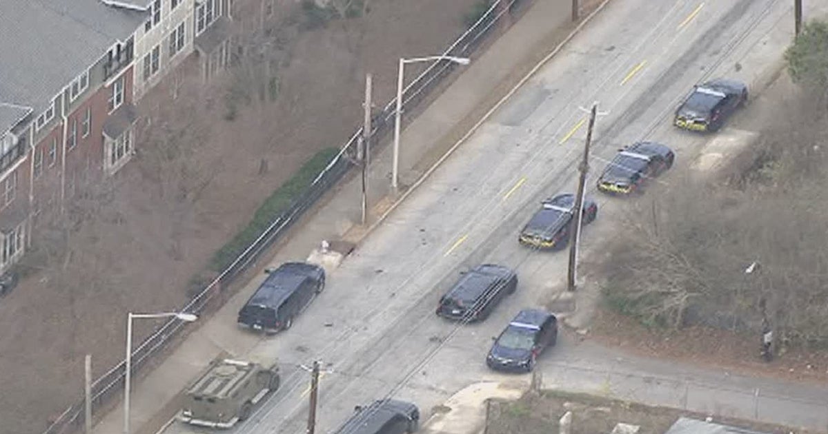 Man in custody after four-hour standoff in SW Atlanta | FOX 5 Atlanta