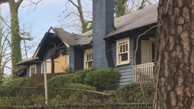 Man dies in NW Atlanta house fire, officials say