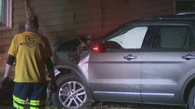 Driver crashes into house in SW Atlanta