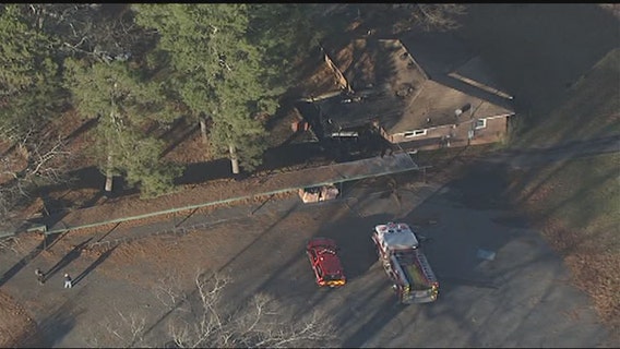 Residents escape house fire in Smyrna, fire officials say