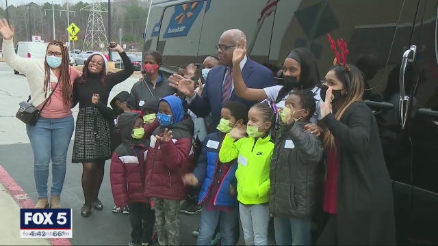Businessman gifts Christmas shopping spree to 6 Atlanta families