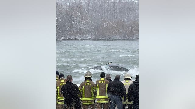 Coast Guard pulls body from car stuck in rapids near brink of Niagara Falls