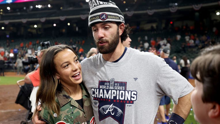How did Dansby Swanson meet his fiancée Mallory Pugh?