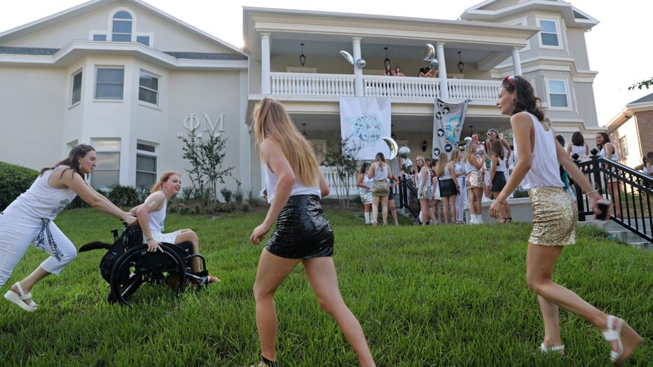 6-up-phi-mu-lawn-photo-by-aaron-daye-scaled.jpg