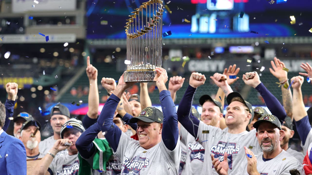 Braves celebrate winning Commissioner's Trophy as World Series
