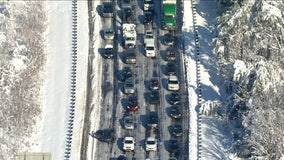 I-95 Shutdown: Baltimore bakery truck passes out bread to stranded motorists on I-95 in Virginia