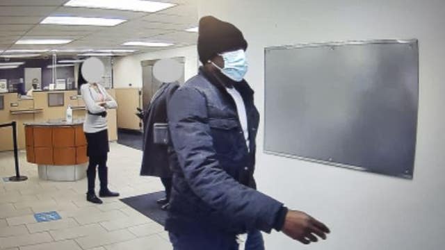 Masked man robs Forest Park bank, police search for suspect