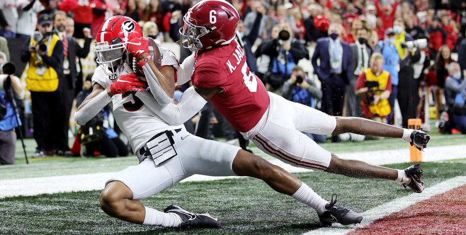 Herschel Walker leads Georgia celebration as Bulldogs beat Alabama