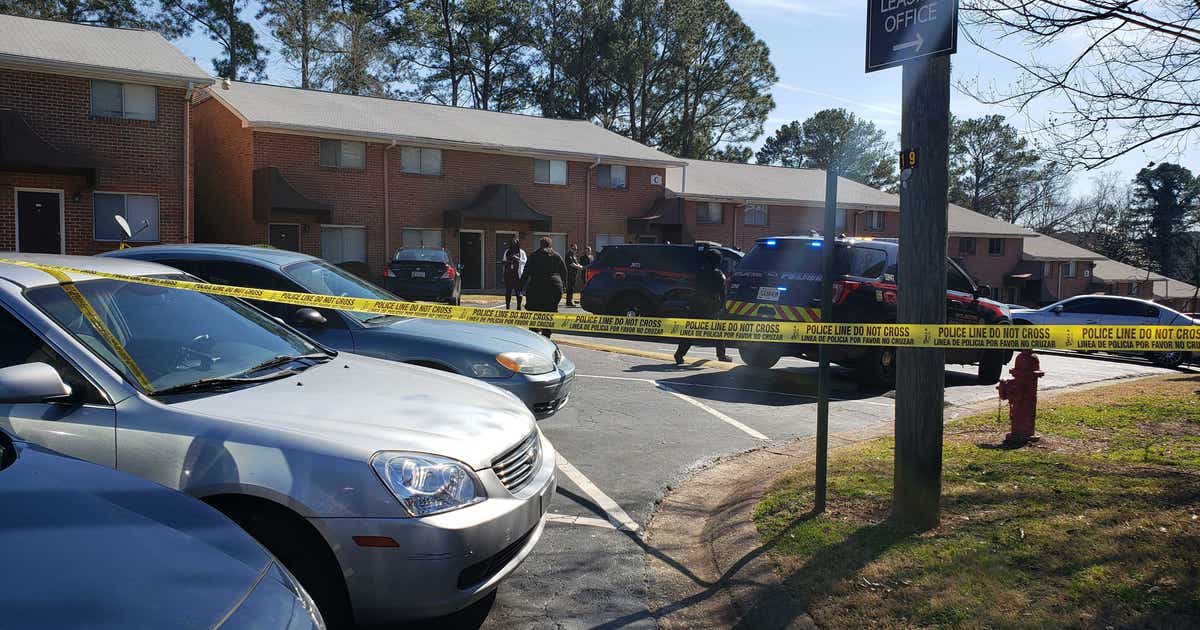 Man killed in shooting at SW Atlanta apartment complex | FOX 5 Atlanta