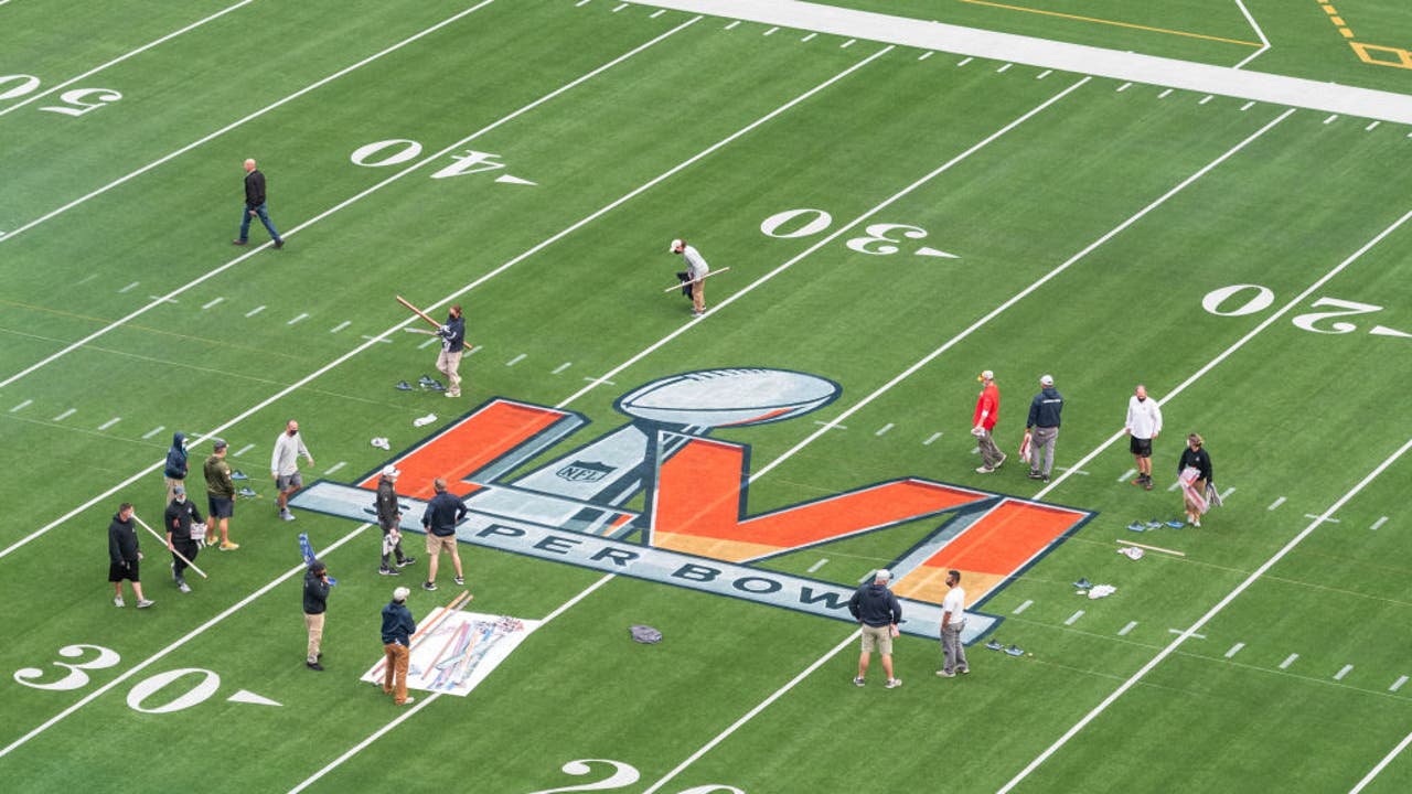 Billie Jean King Kicks Off Super Bowl 2022 with Honorary Coin Toss