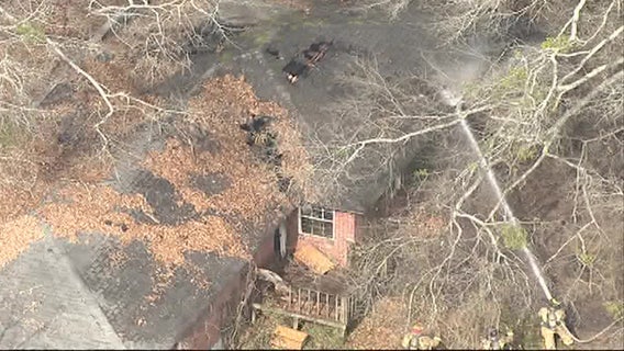 Firefighters rush to put out flames in NW Atlanta neighborhood